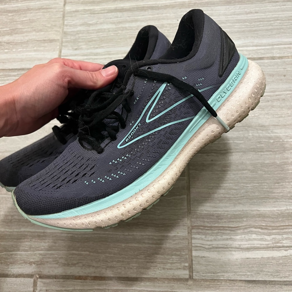 Brooks Black and Green Athletic Shoes with Cushioned Sole